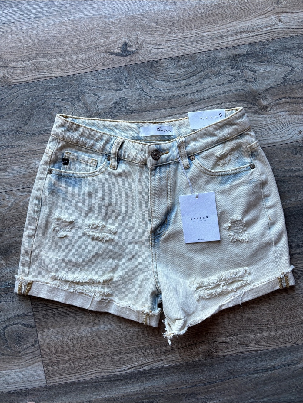 NWT KanCan Sierra cuffed boyfriend shorts